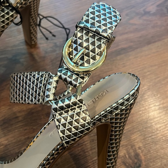 NWT - Karl Lagerfeld - Black and White Patterned Heels - Picture 6 of 16